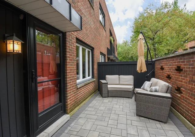 Photo 3 of Townhouse for sale at 319 N Oak Park Ave #C, Oak Park, IL 60302 | MLS# 12756307 | Listing updated on 2026-10-04