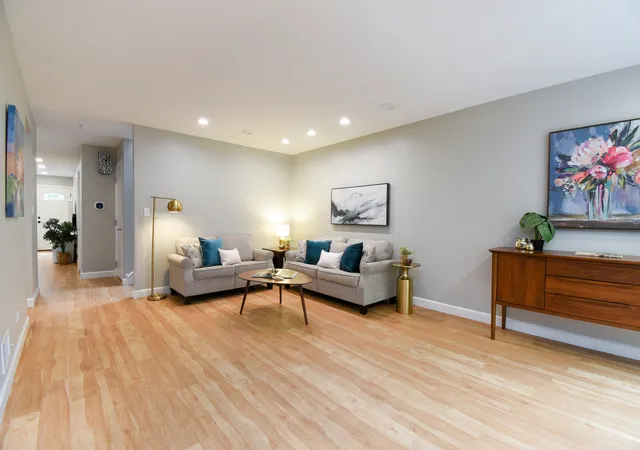 Photo 3 of Townhouse for sale at 319 N Oak Park Ave #C, Oak Park, IL 60302 | MLS# 12756307 | Listing updated on 2026-10-04