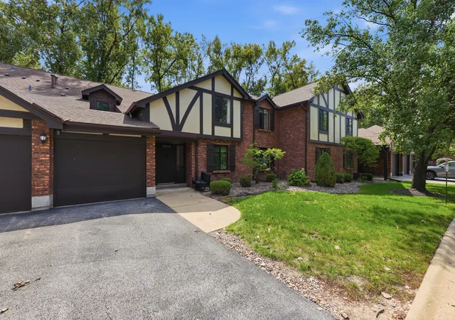 Photo 2 of Condo for sale at 8215 Willow Dr #46D, Palos Hills, IL 60465 | MLS# 12756529 | Listing updated on 2026-09-15