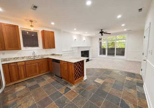 Listing Photo 4 - Condo for sale in building located at 4424 S Indiana Ave, Chicago, IL 60653 - Unit #1N