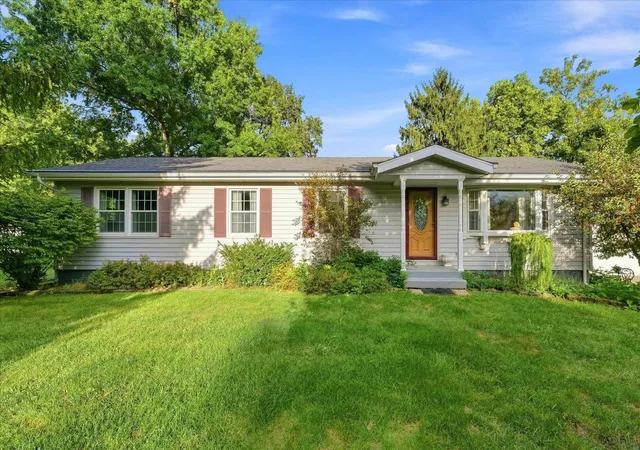 Photo 2 of Single family home for sale at 808 Warren St, Henry, IL 61537 | MLS# 12756794 | Listing updated on 2026-09-15