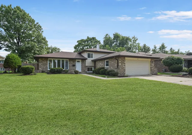 Photo 2 of Single family home for sale at 1617 Holly Ave, Darien, IL 60561 | MLS# 12756865 | Listing updated on 2026-09-24