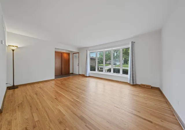 Photo 3 of Single family home for sale at 1617 Holly Ave, Darien, IL 60561 | MLS# 12756865 | Listing updated on 2026-09-24