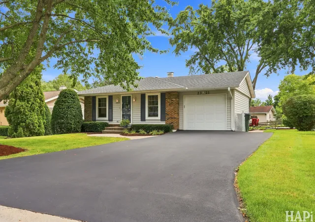 Photo 2 of Single family home for sale at 2321 Carriage Ln, Lindenhurst, IL 60046 | MLS# 12756968 | Listing updated on 2026-09-15