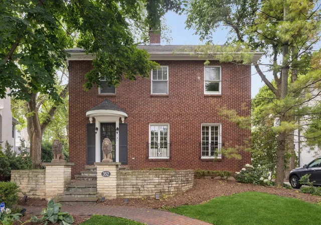Photo 1 of Single family home for sale at 352 Ravine Rd, Hinsdale, IL 60521 | MLS# 12756990 | Listing updated on 2026-09-26