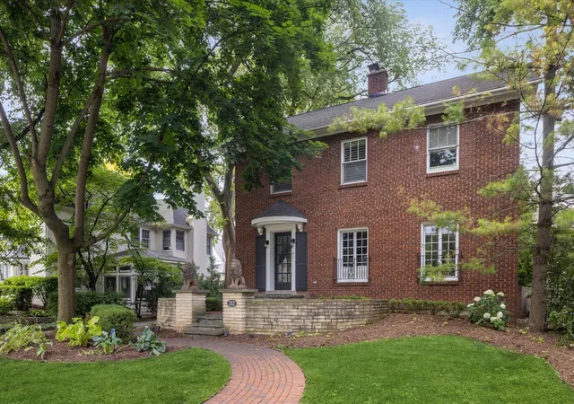 Photo 2 of Single family home for sale at 352 Ravine Rd, Hinsdale, IL 60521 | MLS# 12756990 | Listing updated on 2026-09-26