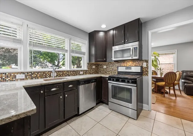Photo 3 of Sale Pending at 2416 Nathaniel Pl, Evanston, IL 60202 | MLS# 12757007 | Listing updated on 2026-09-30