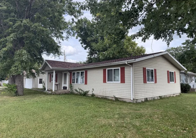 Single family home for sale at 207 S Embarras St, Tuscola, IL 61953 | MLS# 12757037