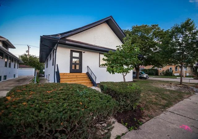 Photo 1 of Single family home for sale at 417 S 6 Avenue, Maywood, IL 60153 | MLS# 12757259 | Listing updated on 2026-09-14