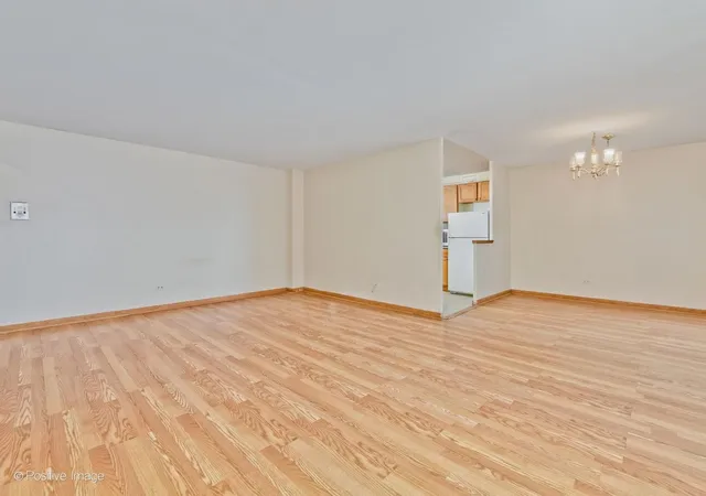 Listing Photo 4 - Condo for sale in building located at 6300 N Sheridan Rd, Chicago, IL 60660 - Unit #204