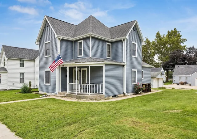 Photo 2 of Single family home for sale at 1118 10th Avenue, Fulton, IL 61252 | MLS# 12757463 | Listing updated on 2026-10-05
