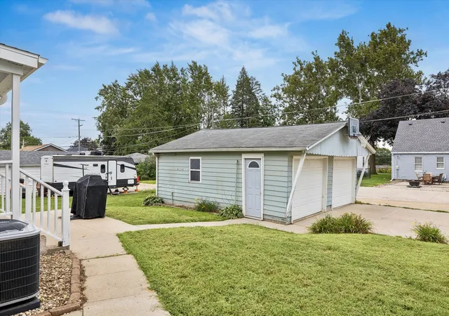 Photo 3 of Single family home for sale at 1118 10th Avenue, Fulton, IL 61252 | MLS# 12757463 | Listing updated on 2026-10-05
