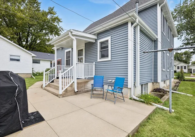 Photo 4 of Single family home for sale at 1118 10th Avenue, Fulton, IL 61252 | MLS# 12757463 | Listing updated on 2026-10-05