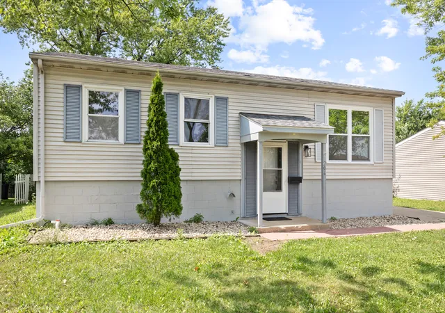 Photo 1 of Single family home for sale at 206 Ridge Cir, Streamwood, IL 60107 | MLS# 12757497 | Listing updated on 2026-09-21