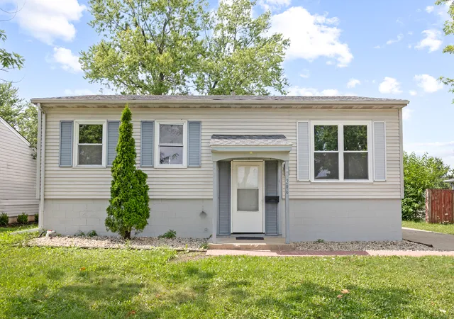 Photo 2 of Single family home for sale at 206 Ridge Cir, Streamwood, IL 60107 | MLS# 12757497 | Listing updated on 2026-09-21