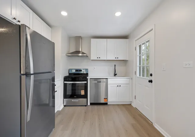 Photo 3 of Single family home for sale at 206 Ridge Cir, Streamwood, IL 60107 | MLS# 12757497 | Listing updated on 2026-09-21