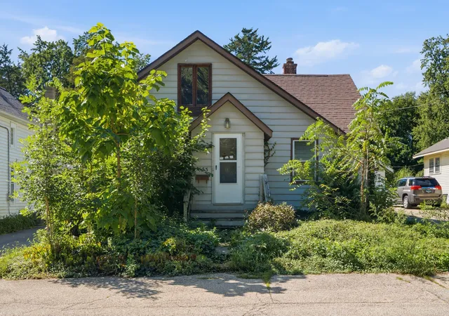Photo 1 of Single family home for sale at 1633 Park St, Mc Henry, IL 60050 | MLS# 12757506 | Listing updated on 2026-09-14