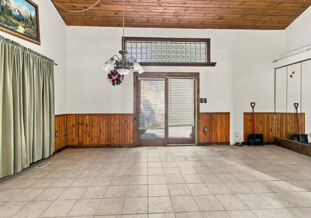 Photo 3 of Single family home for sale at 1633 Park St, Mc Henry, IL 60050 | MLS# 12757506 | Listing updated on 2026-09-14