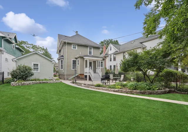 Photo 4 of Single family home for sale at 5909 N East Cir Ave, Chicago, IL 60631 | MLS# 12757550 | Listing updated on 2026-09-15