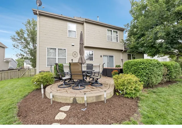 Photo 3 of Single family home for sale at 3060 Savannah Dr, Aurora, IL 60502 | MLS# 12757647 | Listing updated on 2026-09-11
