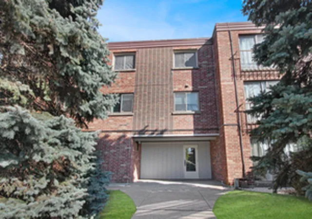Photo 3 of Sale Pending at 10241 Central Ave #3D, Oak Lawn, IL 60453 | MLS# 12758006 | Listing updated on 2026-09-15