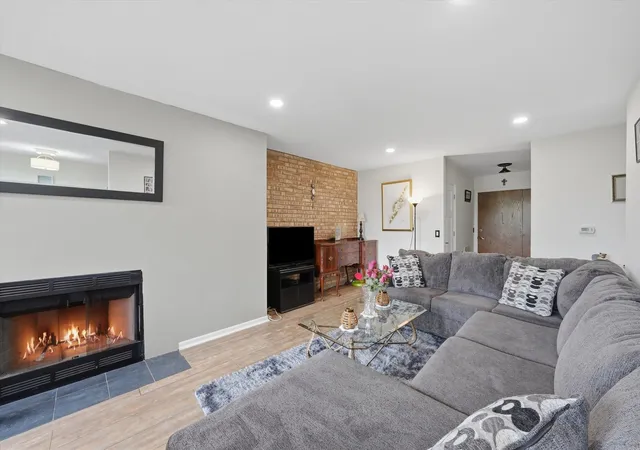 Photo 4 of Condo for sale at 6020 Oakwood Dr #4A, Lisle, IL 60532 | MLS# 12758073 | Listing updated on 2026-10-27