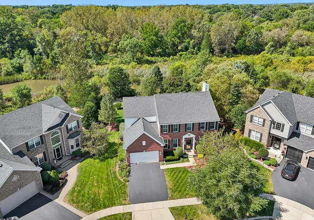 Photo 2 of Single family home for sale at 35 Oakview Ct, South Elgin, IL 60177 | MLS# 12758575 | Listing updated on 2026-09-15