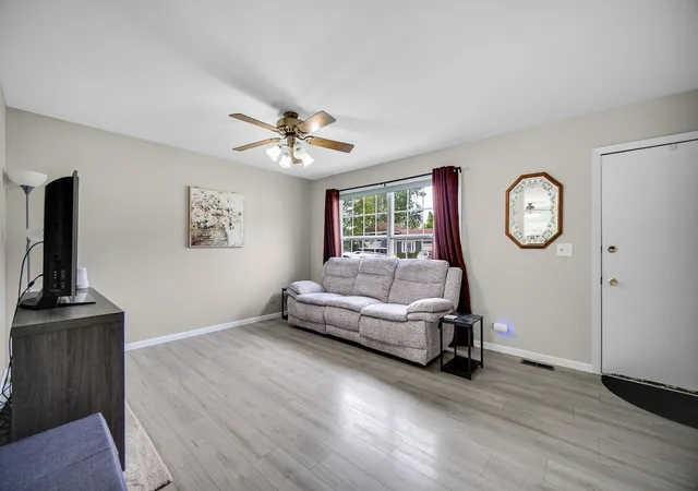 Photo 3 of Single family home for sale at 951 Surf Ct, Bartlett, IL 60103 | MLS# 12758693 | Listing updated on 2026-09-14