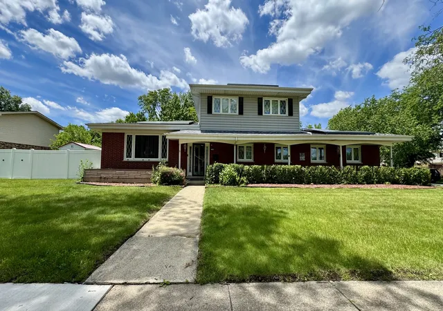 Photo 1 of Single family home for sale at 1348 Berry Ln, Flossmoor, IL 60422 | MLS# 12758718 | Listing updated on 2026-09-14