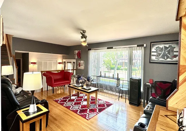 Photo 3 of Single family home for sale at 1348 Berry Ln, Flossmoor, IL 60422 | MLS# 12758718 | Listing updated on 2026-09-14