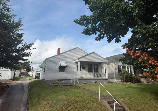 Photo 1 of Single family home for sale at 1109 Monroe St, Quincy, IL 62301 | MLS# 12758751 | Listing updated on 2026-09-24