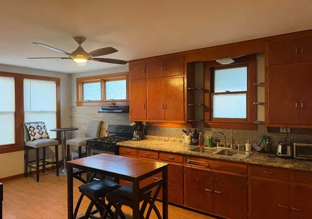 Photo 3 of Single family home for sale at 1109 Monroe St, Quincy, IL 62301 | MLS# 12758751 | Listing updated on 2026-09-24