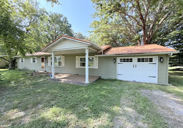 Photo 2 of Single family home for sale at 507 S Washington St, Galatia, IL 62935 | MLS# 12758806 | Listing updated on 2026-10-12