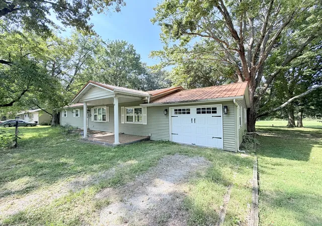 Photo 3 of Single family home for sale at 507 S Washington St, Galatia, IL 62935 | MLS# 12758806 | Listing updated on 2026-10-12