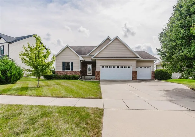 Photo 1 of Single family home for sale at 615 Prairie Meadows Dr, Heyworth, IL 61745 | MLS# 12758852 | Listing updated on 2026-09-18