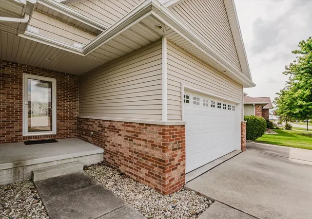 Photo 2 of Single family home for sale at 615 Prairie Meadows Dr, Heyworth, IL 61745 | MLS# 12758852 | Listing updated on 2026-09-18