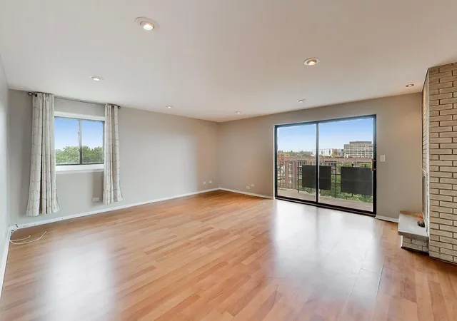 Listing Photo 4 - Condo for sale in building located at 1491 Ashland Ave, Des Plaines, IL 60016 - Unit #7NW