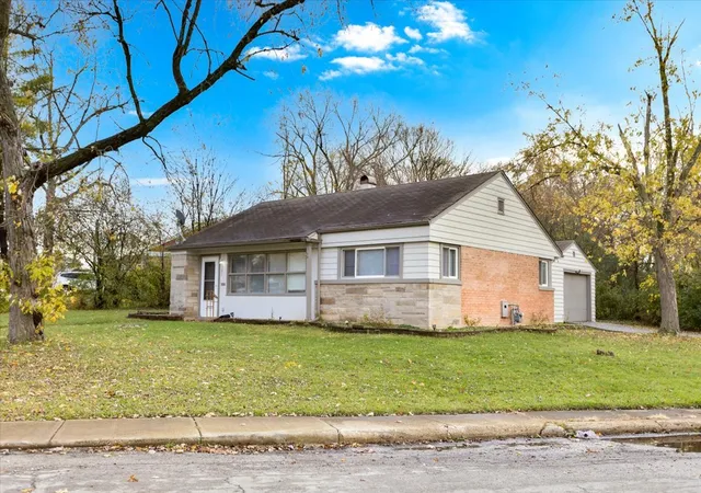 Photo 2 of Single family home for sale at 321 Onarga St, Park Forest, IL 60466 | MLS# 12758902 | Listing updated on 2026-09-14
