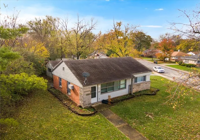 Photo 3 of Single family home for sale at 321 Onarga St, Park Forest, IL 60466 | MLS# 12758902 | Listing updated on 2026-10-02