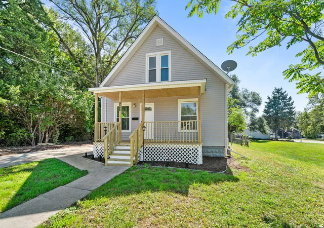 Photo 1 of Single family home for sale at 928 Lincoln Ave, Rockford, IL 61102 | MLS# 12758911 | Listing updated on 2026-09-14