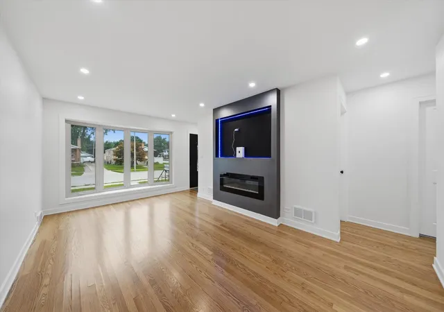 Photo 4 of Single family home for sale at 2905 W 102nd Place, Chicago, IL 60655 | MLS# 12758987 | Listing updated on 2026-09-14
