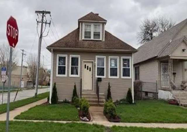 Photo 3 of Single family home for sale at 2217 Canal St, Blue Island, IL 60406 | MLS# 12759157 | Listing updated on 2026-09-14