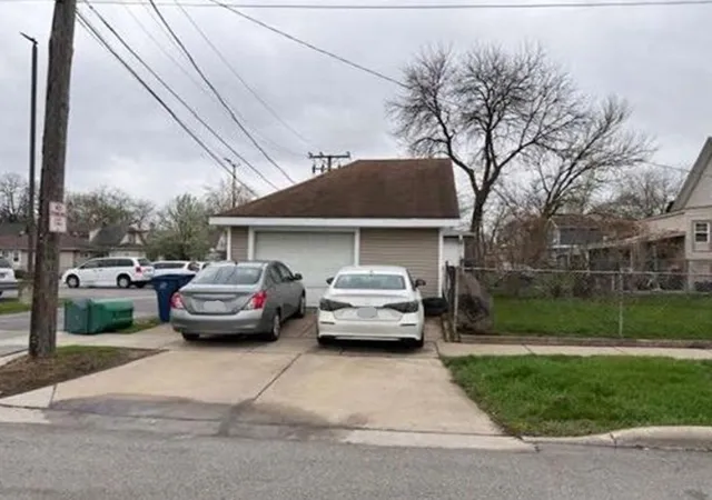 Photo 3 of Single family home for sale at 2217 Canal St, Blue Island, IL 60406 | MLS# 12759157 | Listing updated on 2026-09-14