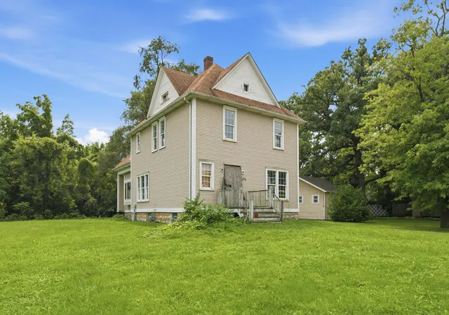 Photo 3 of Single family home for sale at 20 E Main St, Glenwood, IL 60425 | MLS# 12759210 | Listing updated on 2026-09-23