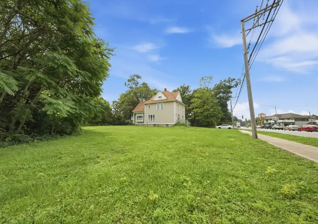 Photo 3 of Single family home for sale at 20 E Main St, Glenwood, IL 60425 | MLS# 12759210 | Listing updated on 2026-09-23