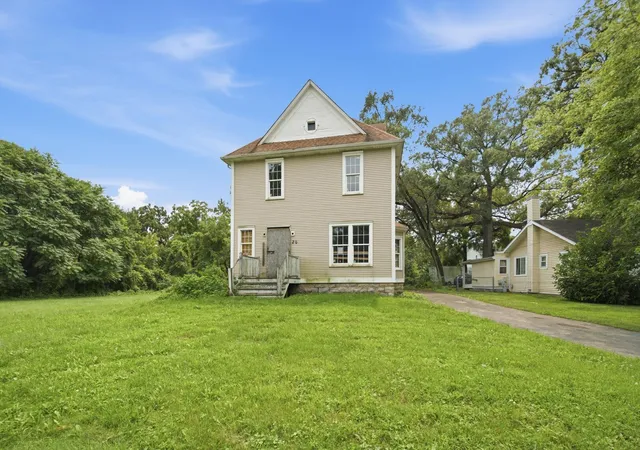 Photo 4 of Single family home for sale at 20 E Main St, Glenwood, IL 60425 | MLS# 12759210 | Listing updated on 2026-09-23