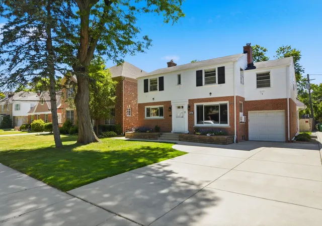 Photo 2 of Single family home for sale at 204 S Home Ave, Park Ridge, IL 60068 | MLS# 12759289 | Listing updated on 2026-09-15