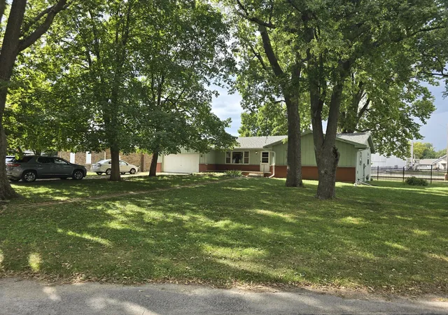 Photo 2 of Single family home for sale at 125 S Fisher St, Mclean, IL 61754 | MLS# 12761191 | Listing updated on 2026-10-04