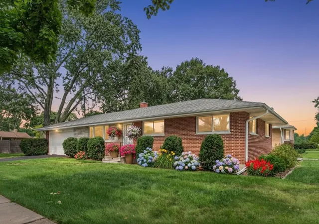 Photo 1 of Single family home for sale at 420 Berkshire Ln, Des Plaines, IL 60016 | MLS# 12761219 | Listing updated on 2026-09-23