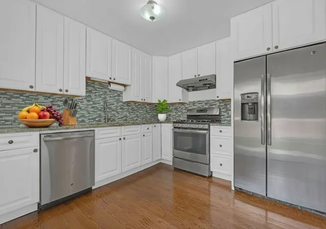 Photo 3 of Single family home for sale at 420 Berkshire Ln, Des Plaines, IL 60016 | MLS# 12761219 | Listing updated on 2026-09-23